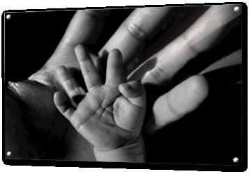 Foto op plexiglas voor fotografen Volwassen hand Kinderhand