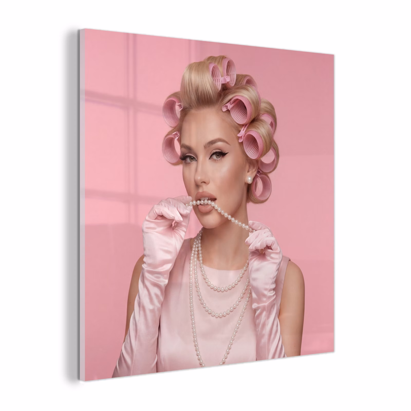 Glas schilderij - Vrouw - Roze - Parelketting - Krulspelden — 1